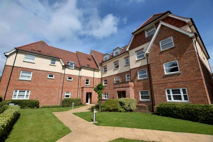 2 Bedroom Flat To Rent In Grosvenor Heights, Forest View, North Chingford, E4