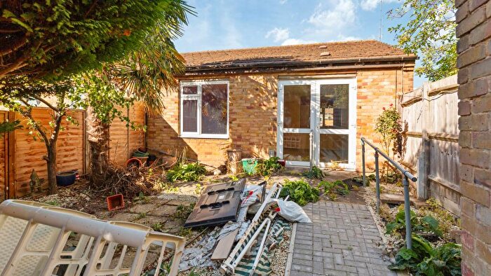 1 Bedroom Bungalow For Sale In Wakefields Walk, Downfield Road, Cheshunt, Waltham Cross, EN8