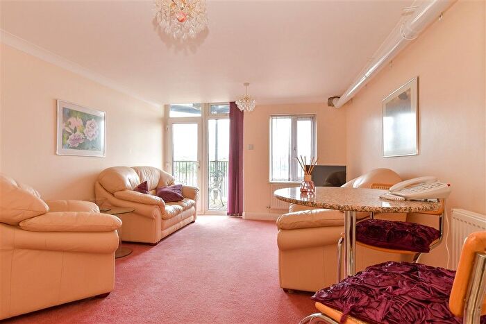 1 Bedroom Flat For Sale In Valetta Way, Rochester, Kent, ME1