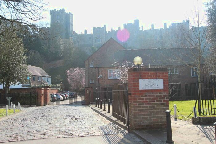3 Bedroom Flat To Rent In Chapter Mews, Windsor, SL4