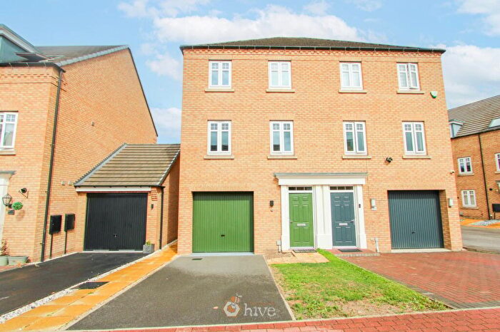 3 Bedroom Town House For Sale In Buttermere Crescent, Lakeside, Doncaster, DN4