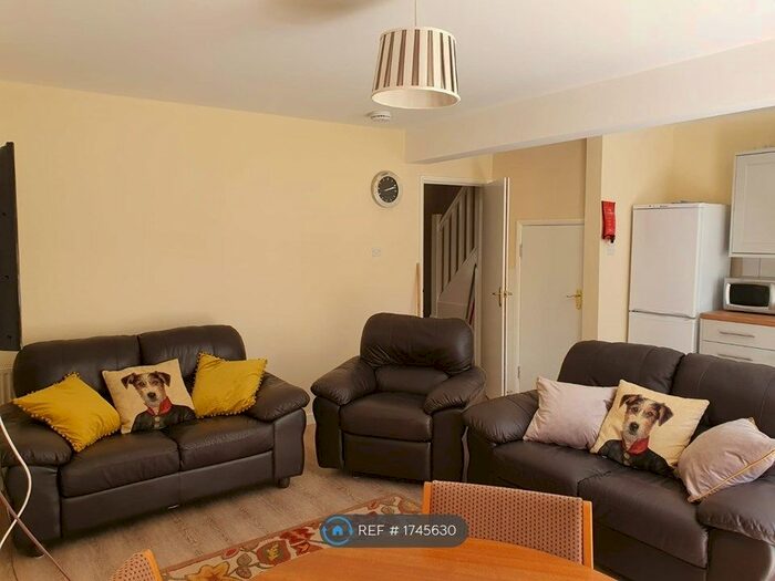 5 Bedroom Terraced House To Rent In Hollis Road, Coventry, CV3