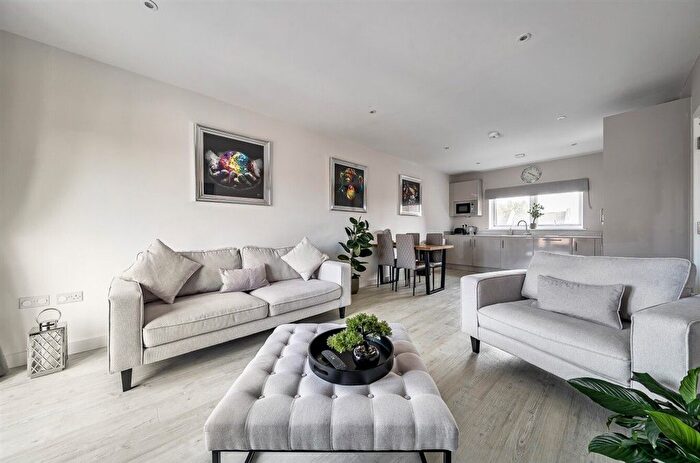 2 Bedroom Flat For Sale In Clarence Road, Herne Bay, Kent, CT6