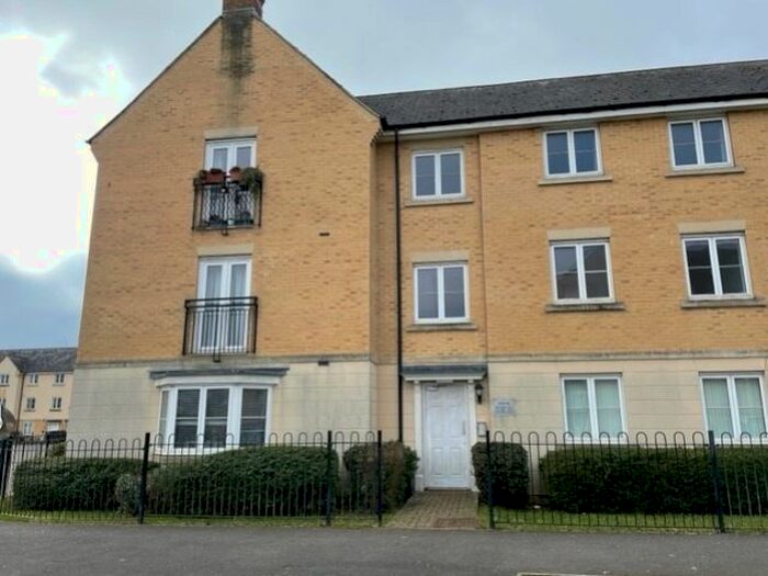 2 Bedroom Flat To Rent In Sedge Way, Carterton, OX18