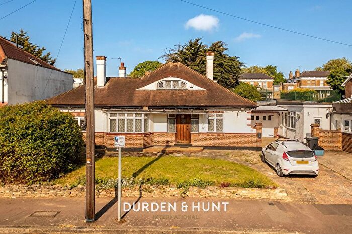 4 Bedroom Detached Bungalow For Sale In Lansdowne Road, London, E18