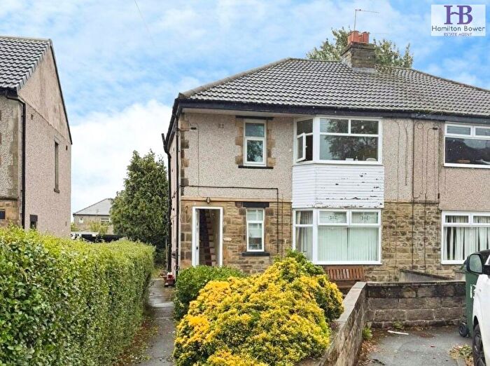 2 Bedroom Flat For Sale In Leafield Grove, Bradford, BD2