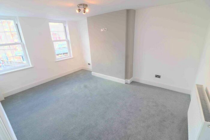 1 Bedroom Flat To Rent In A Central Parade, SE20