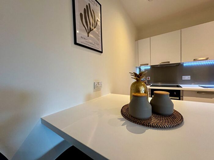 1 Bedroom Flat To Rent In Queen Street, Maidenhead, Berkshire, SL6