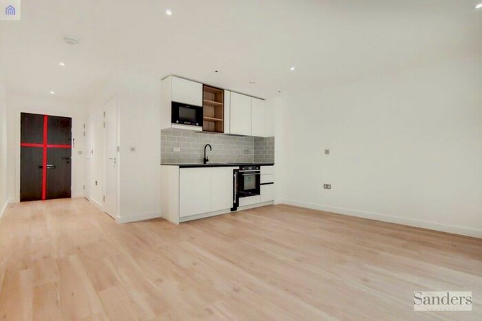 Flat To Rent In Beaufort Square, London, NW9