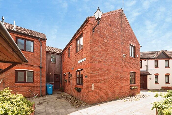 2 Bedroom Flat For Sale In Marine Wharf, Hull, HU1