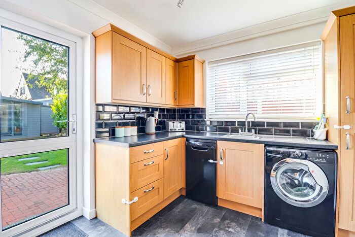 2 Bedroom Semi-Detached House For Sale In Danesfield, Benfleet, SS7