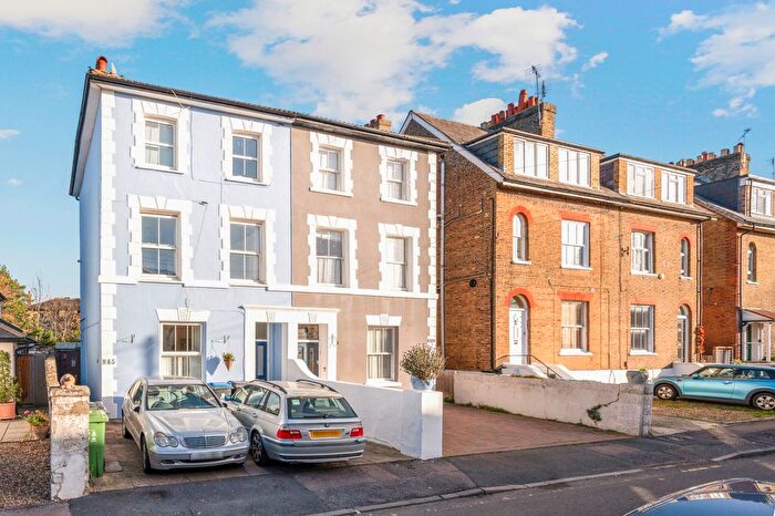 1 Bedroom Flat To Rent In Cleaveland Road, Surbiton, KT6