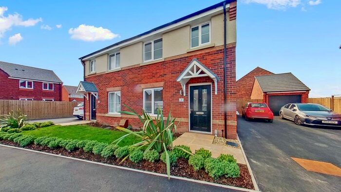 3 Bedroom Semi-Detached House To Rent In Battlestead Road, Burton-on-Trent, Staffordshire, DE13