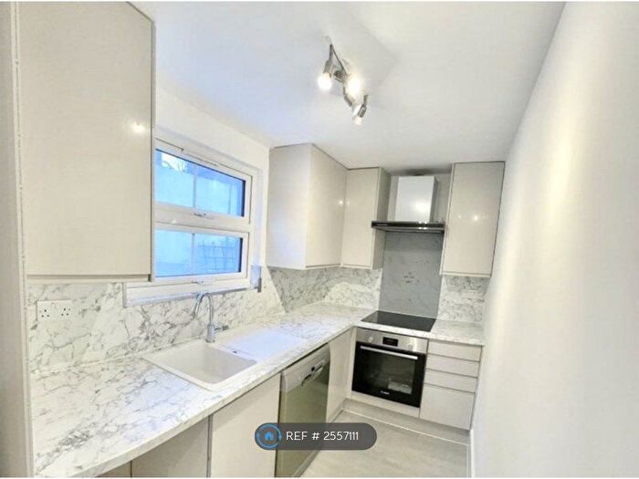 3 Bedroom Maisonette To Rent In Stowe Road, London, W12