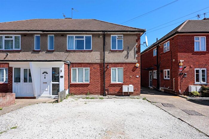2 Bedroom Maisonette For Sale In Grosvenor Avenue, North Hayes, UB4