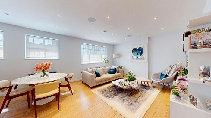 4 Bedroom Semi-Detached House To Rent In Maurice Walk, London, NW11