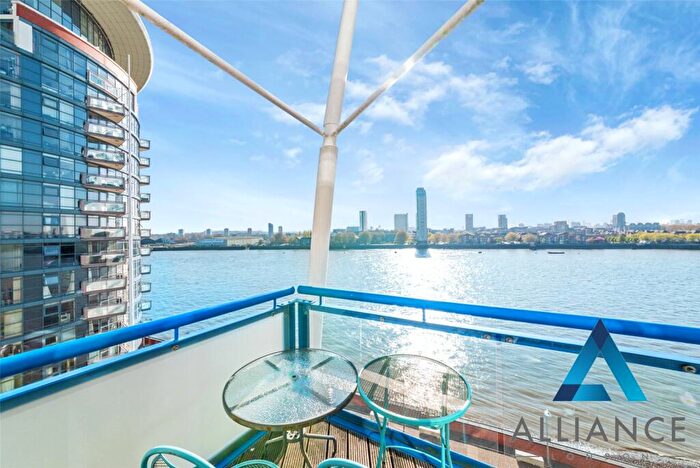 2 Bedroom Apartment For Sale In Newton Place, London, E14