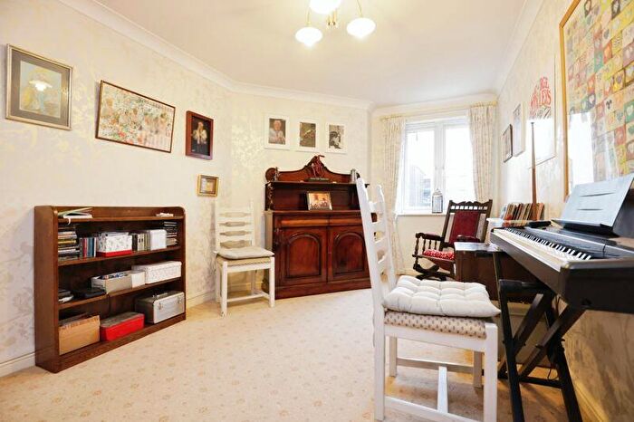 2 Bedroom Retirement Property For Sale In Hathaway Court, Stratford-upon-Avon, CV37