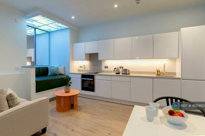 3 Bedroom Flat To Rent In Park Street, Bristol, BS1