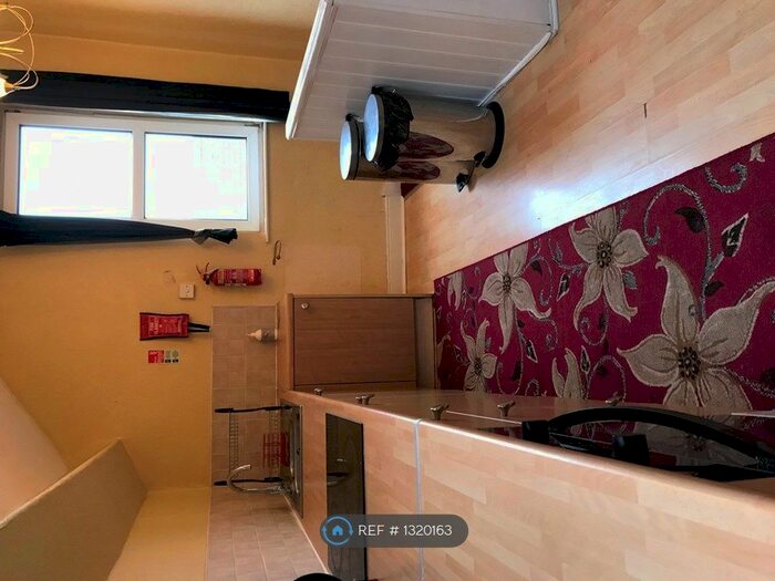 3 Bedroom Flat To Rent In Eastmoor Road, Wakefield WF1