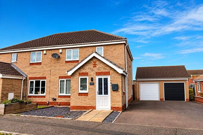 3 Bedroom Semi-Detached House For Sale In Caraway Drive, Bradwell, NR31