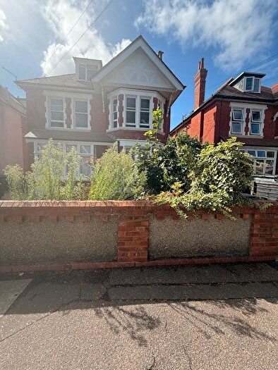 2 Bedroom Flat To Rent In Grand Avenue, Bournemouth, BH6
