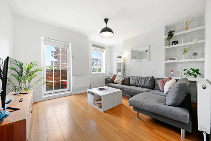 3 Bedroom Apartment For Sale In Greatorex House, Greatorex Street, London, E1