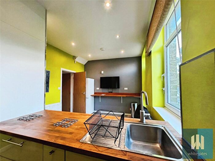 3 Bedroom Terraced House For Sale In Orchard Terrace, Newsome, Huddersfield, HD4