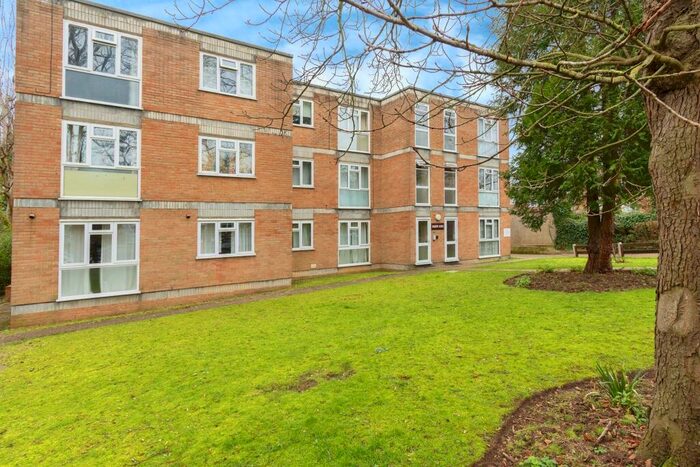 1 Bedroom Flat For Sale In Eaton Road, Sutton, SM2