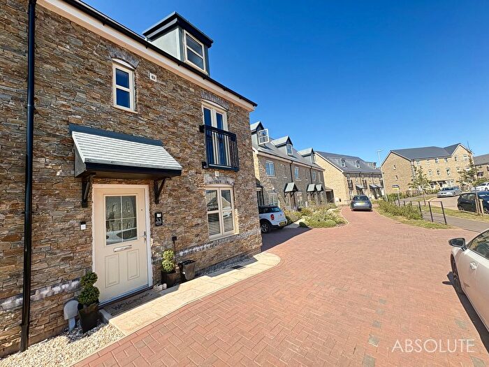 4 Bedroom Semi Detached House To Rent In Pasture Drive, Paignton, TQ4