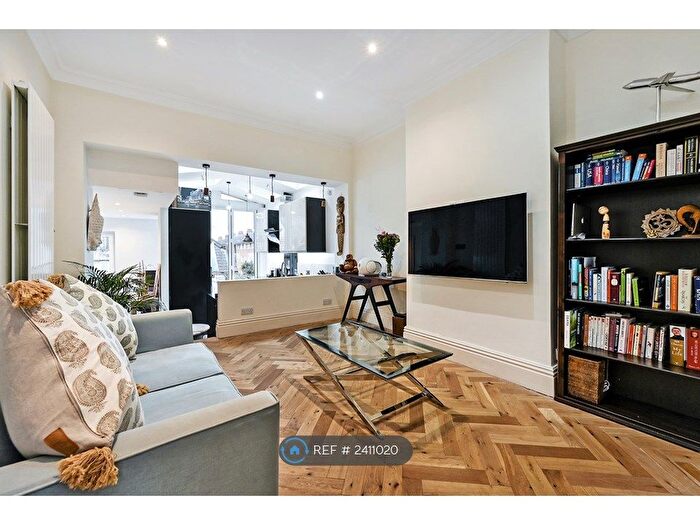 2 Bedroom Flat To Rent In Chelsea, London, SW10