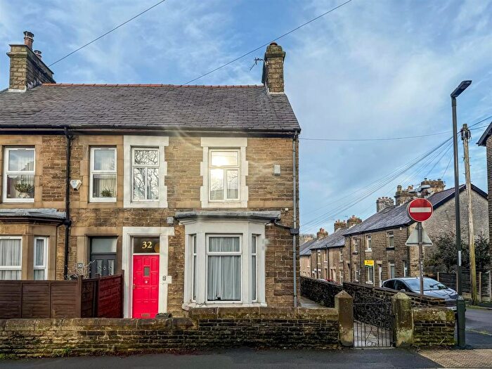 3 Bedroom Semi Detached House For Sale In Buxton, Derbyshire, SK17