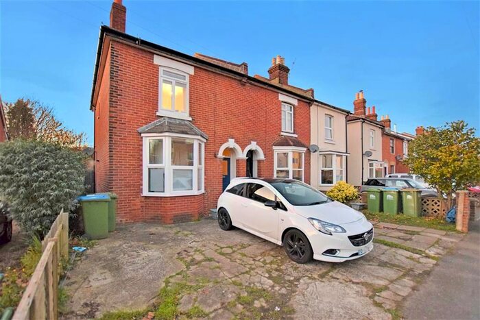 3 Bedroom Semi-detached House To Rent In Aberdeen Road, Southampton, Hampshire, SO17
