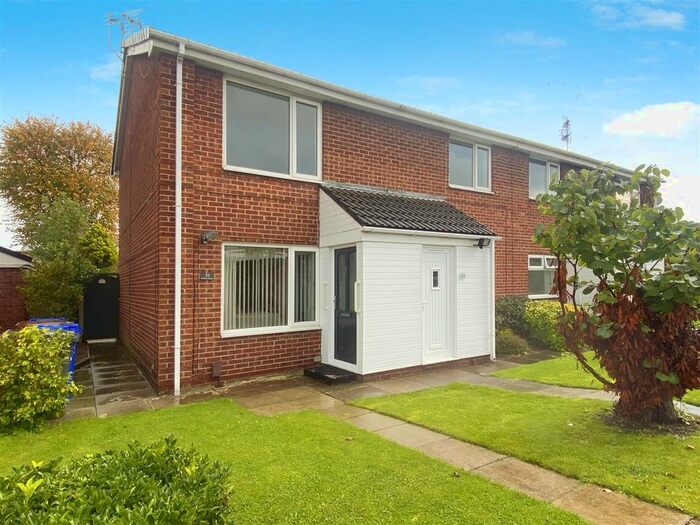 2 Bedroom Flat To Rent In Chiltern Gardens, Long Eaton, Nottingham, NG10