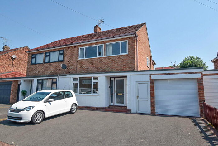 3 Bedroom Semi-Detached House For Sale In Bowness Avenue, Bromborough, CH63