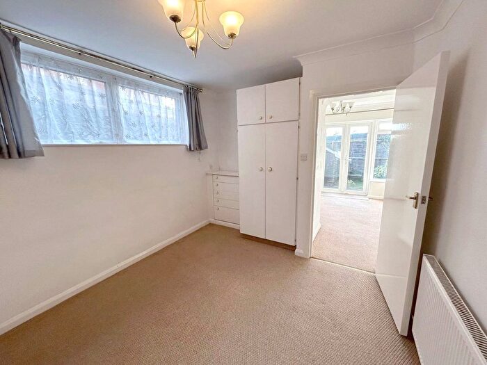1 Bedroom Flat To Rent In Warwick Court, Birkbeck Road, Mill Hill, London, NW7