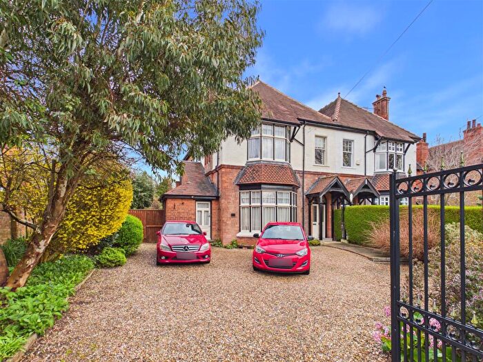 5 Bedroom Semi-Detached House For Sale In Davenport Avenue, Hessle, HU13