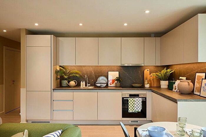 3 Bedroom Apartment To Rent In Candleriggs, Trongate, Glasgow, G1