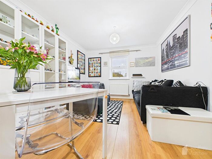 2 Bedroom Flat For Sale In Knott Close, Great Ashby, Stevenage, SG1