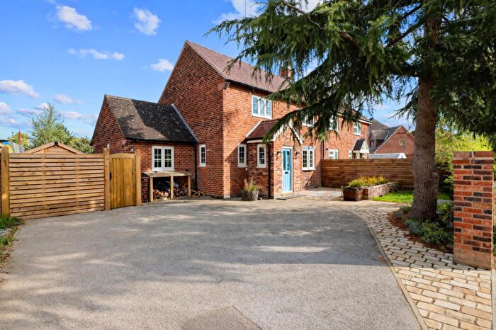 3 Bedroom Semi Detached House For Sale In Alexander Road, Farnsfield, NG22