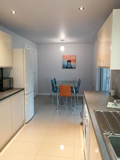 4 Bedroom Semi-Detached House To Rent In Waring Road, Norwich, NR5