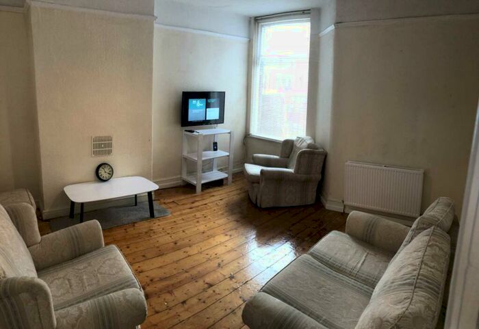 5 Bedroom Terraced House To Rent In Platt Lane, Fallowfield, M14