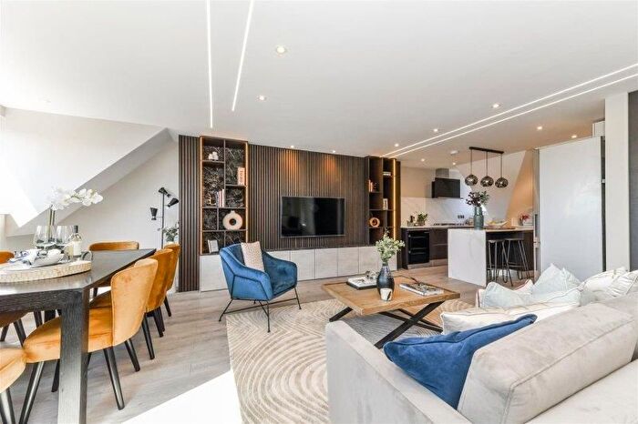 3 Bedroom Flat To Rent In The Ridgeway, Golders Green, NW11