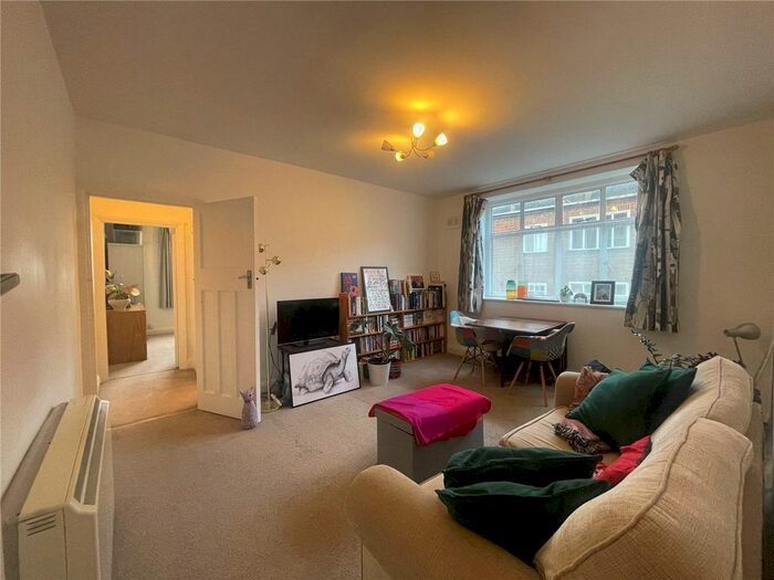 1 Bedroom Flat To Rent In Granville Court, Mount View Road, London, N4