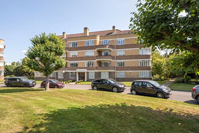 3 Bedroom Flat To Rent In Heath Rise, Putney, London, SW15