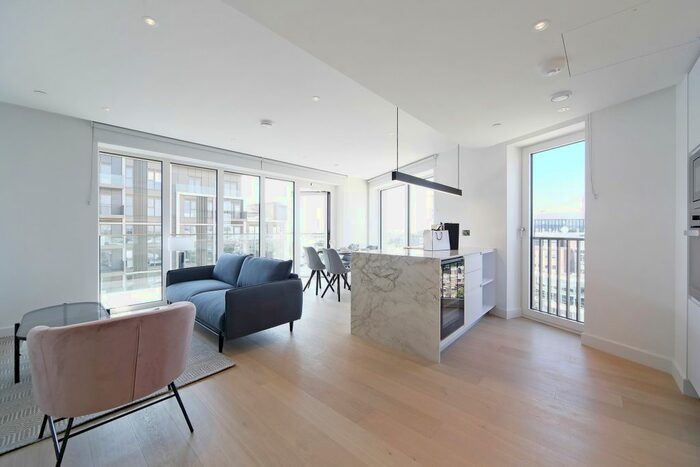 2 Bedroom Flat To Rent In Fountain Park Way, London, W12