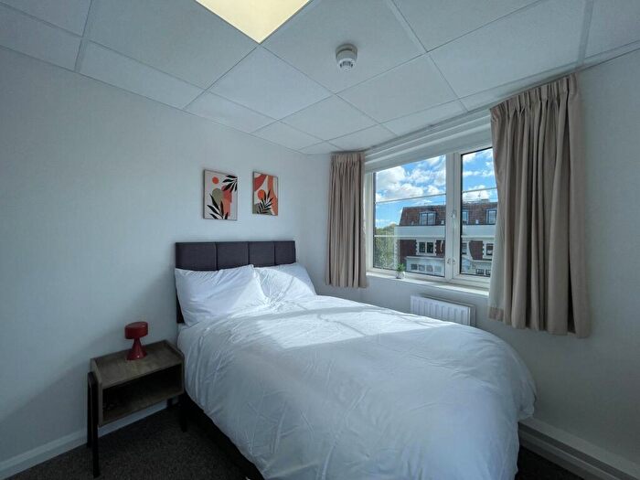 Apartment To Rent In Wilbury Villas -, S73