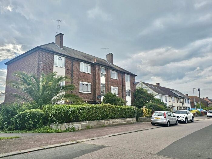 3 Bedroom Property To Rent In Dagenham Road, Dagenham, RM10