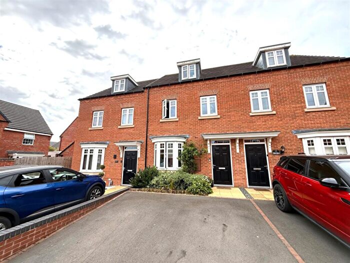 3 Bedroom Town House For Sale In Rook Drive, Burton-On-Trent, DE13