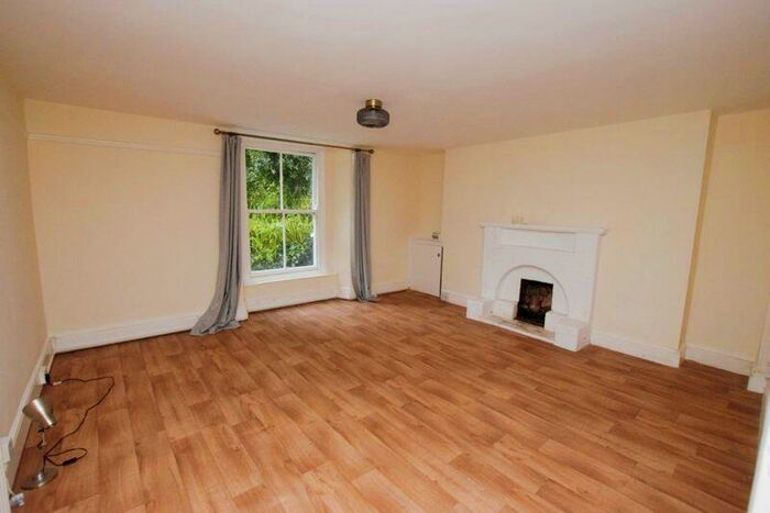 3 Bedroom Flat For Sale In Heavitree Park, Exeter, EX1